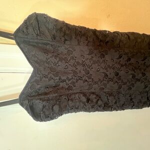 Forever 21 size M sleeveless lace dress. Mini, black zipper on back.